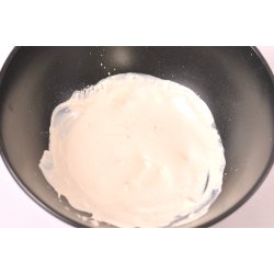 Hvidt ler til ansigtsmaske